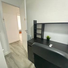 Private room for rent for €290 per month in Madrid, Calle del Oasis