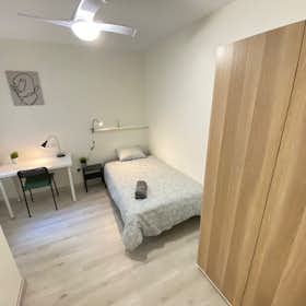 Private room for rent for €480 per month in Madrid, Calle de Amós de Escalante
