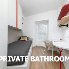 Private room for rent for €770 per month in Trento, Via San Giovanni