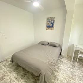 Отдельная комната сдается в аренду за 330 € в месяц в Madrid, Calle del Sáhara