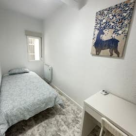Private room for rent for €340 per month in Madrid, Calle del Sáhara