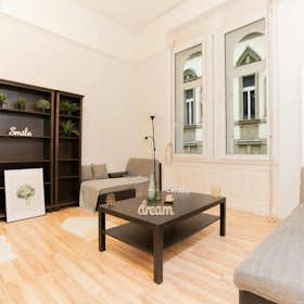 Private room for rent for HUF 144,065 per month in Budapest, Kazinczy utca