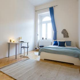 Private room for rent for HUF 145,699 per month in Budapest, Király utca