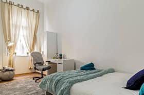 Private room for rent for HUF 147,118 per month in Budapest, Leonardo Da Vinci utca