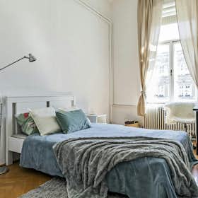 Private room for rent for HUF 140,171 per month in Budapest, Teréz körút