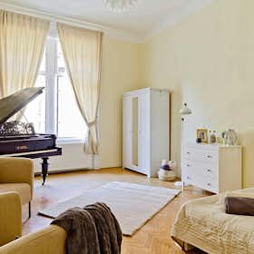 Private room for rent for €400 per month in Budapest, Bródy Sándor utca