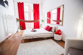 Private room for rent for HUF 136,416 per month in Budapest, Teréz körút