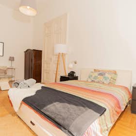 私人房间 正在以 HUF 152,381 的月租出租，其位于 Budapest, Teréz körút