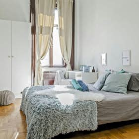 Private room for rent for HUF 141,240 per month in Budapest, Erzsébet körút