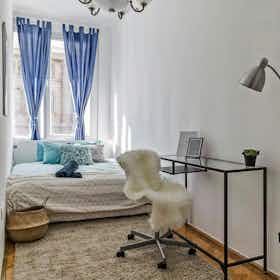 Private room for rent for HUF 140,023 per month in Budapest, Révay utca