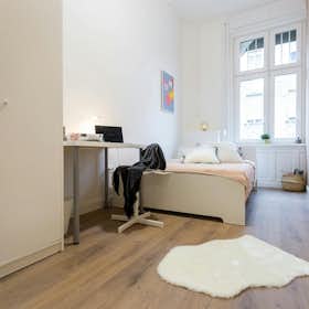 Private room for rent for €380 per month in Budapest, Wesselényi utca