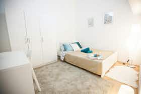 Private room for rent for HUF 134,971 per month in Budapest, Csepreghy utca