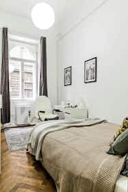 Private room for rent for HUF 147,264 per month in Budapest, Leonardo Da Vinci utca