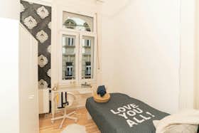 Private room for rent for HUF 124,012 per month in Budapest, Kazinczy utca