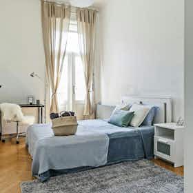 Private room for rent for HUF 147,391 per month in Budapest, Teréz körút