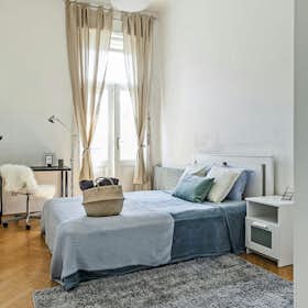 Private room for rent for HUF 149,637 per month in Budapest, Teréz körút
