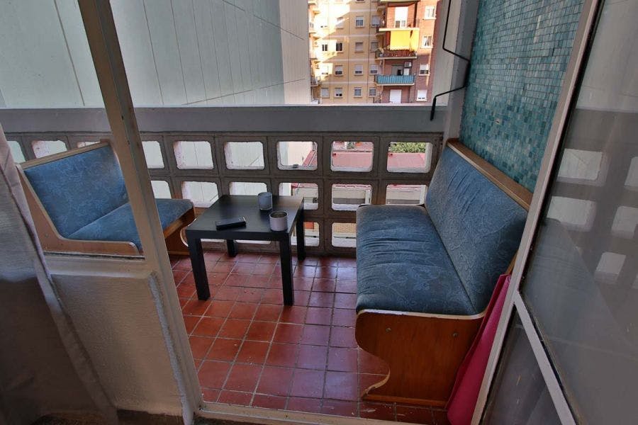 Apartment for rent for €1,350 per month in Valencia, Carrer Santa María Micaela