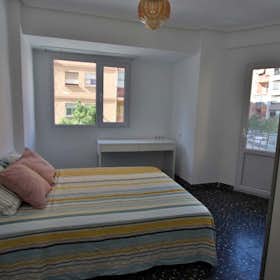 Private room for rent for €400 per month in Valencia, Carrer d'Emili Baró