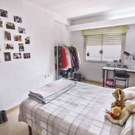 Private room for rent for €410 per month in Valencia, Carrer Explorador Andrés
