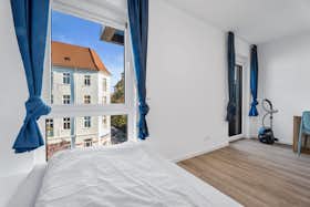 Wohnung zu mieten für 913 € pro Monat in Berlin, Rathenaustraße