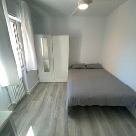Private room for rent for €400 per month in Madrid, Calle de Albino Hernández Lázaro