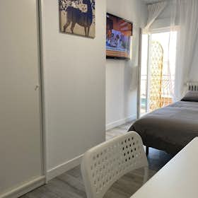 Private room for rent for €420 per month in Madrid, Calle de Albino Hernández Lázaro