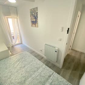 Private room for rent for €350 per month in Madrid, Calle de Albino Hernández Lázaro