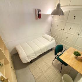 Private room for rent for €540 per month in Madrid, Plaza de Jesús