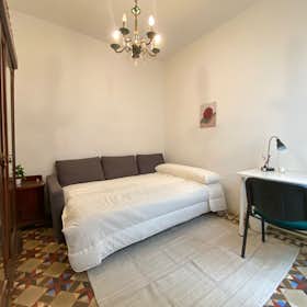 Private room for rent for €580 per month in Madrid, Plaza de Jesús