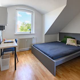 私人房间 正在以 €670 的月租出租，其位于 Berlin, Buckower Damm