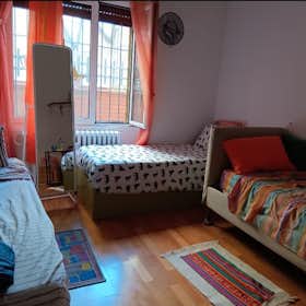 Shared room for rent for €350 per month in Milan, Via Flumendosa