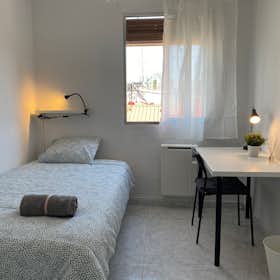 Private room for rent for €380 per month in Madrid, Calle del Puerto de la Morcuera
