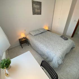 Private room for rent for €400 per month in Madrid, Calle del Puerto de la Morcuera