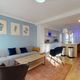 Private room for rent for €910 per month in Suresnes, Boulevard du Maréchal de Lattre de Tassigny