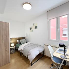 Private room for rent for €500 per month in Madrid, Calle de Ayllón
