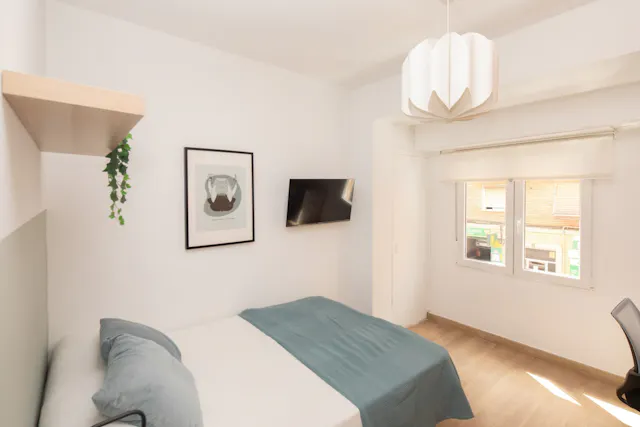 Private room in Carrer Olimpia Arozena Torres, Valencia (1513102) room image 1