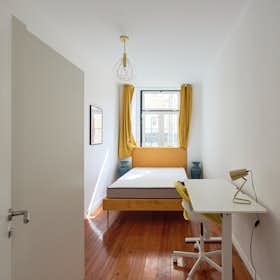 Private room for rent for €550 per month in Lisbon, Calçada de Santo André