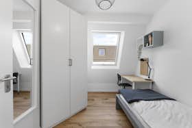 私人房间 正在以 €700 的月租出租，其位于 Berlin, Turiner Straße