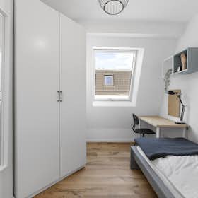 WG-Zimmer zu mieten für 700 € pro Monat in Berlin, Turiner Straße
