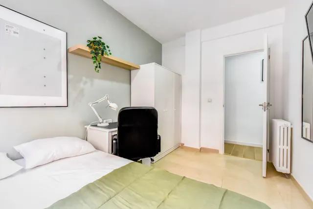 Private room in Calle Relatores, Valladolid (1515003) room image 2