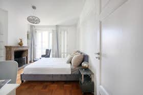 Private room for rent for €650 per month in Lisbon, Avenida Barbosa du Bocage