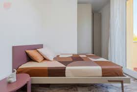 Private room for rent for €550 per month in Ferrara, Via Giuseppe Compagnoni