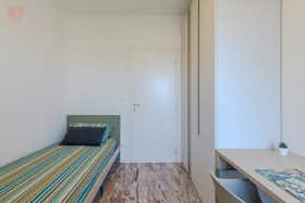 Private room for rent for €517 per month in Ferrara, Via Giuseppe Compagnoni