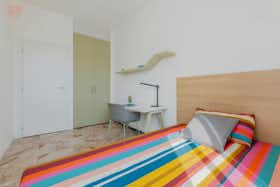 Private room for rent for €567 per month in Ferrara, Via Giuseppe Compagnoni