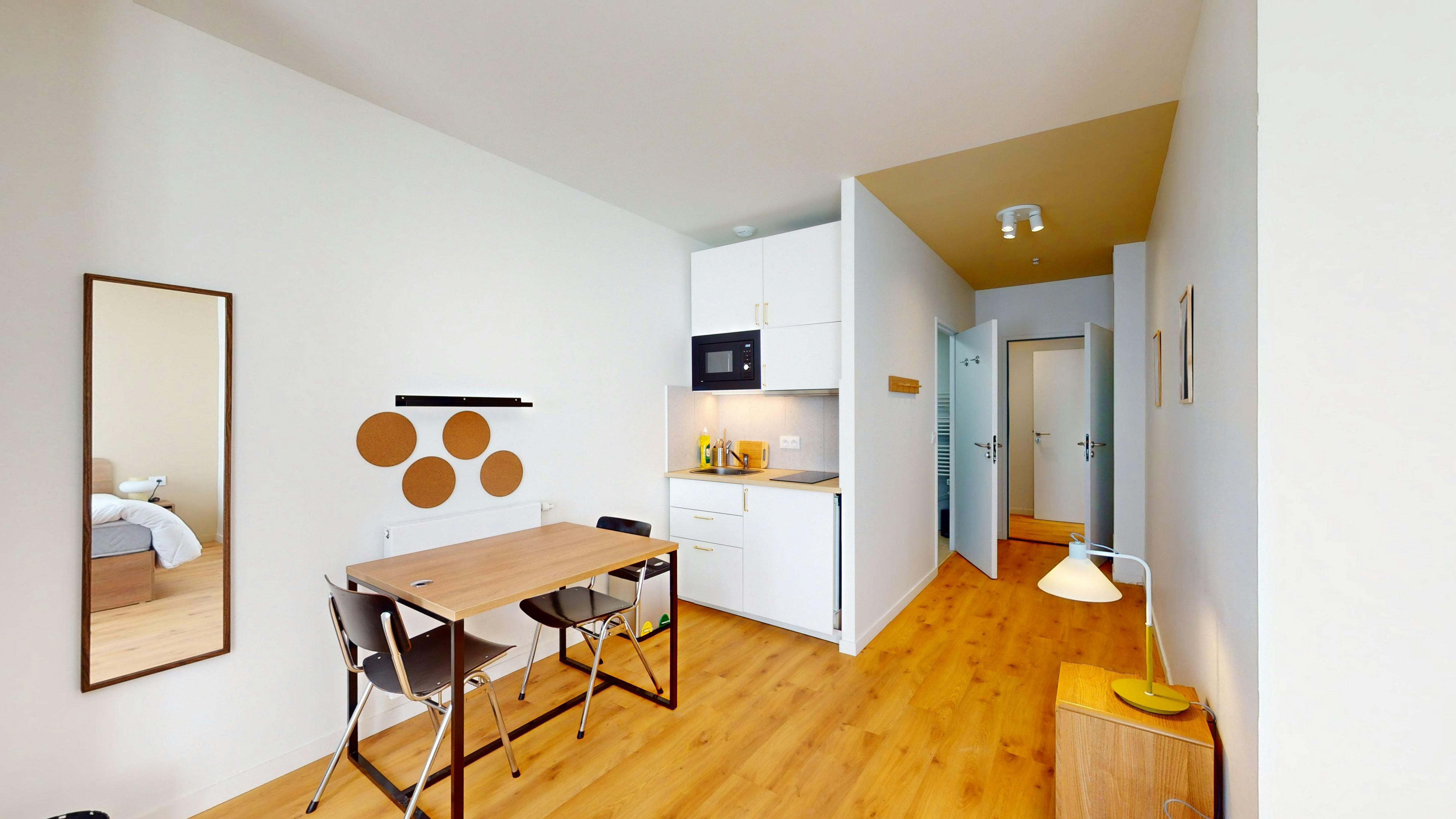 Apartment Suresnes, 618m² — photo 31
