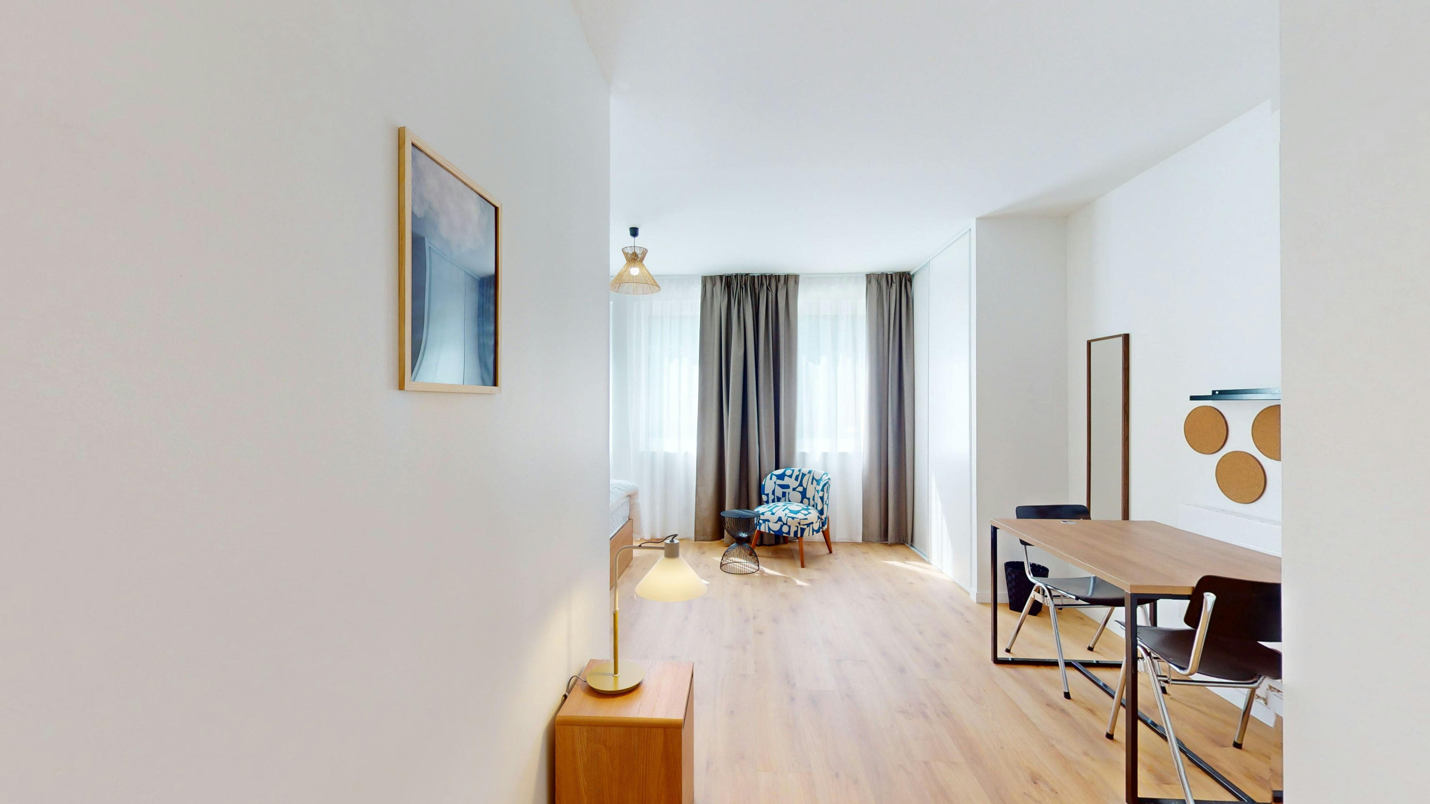 Apartment Suresnes, 618m² — photo 85