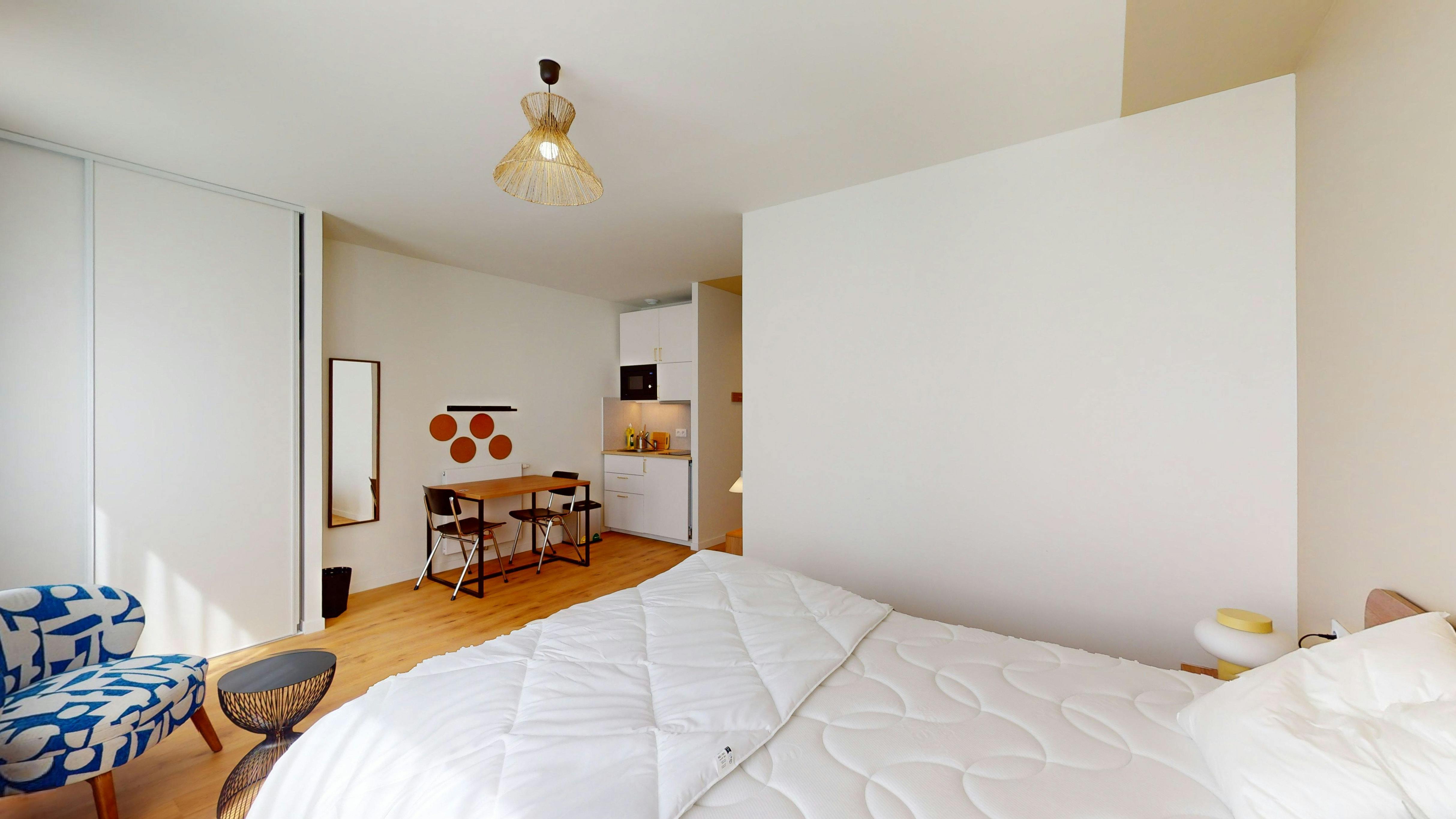 Apartment Suresnes, 618m² — photo 24