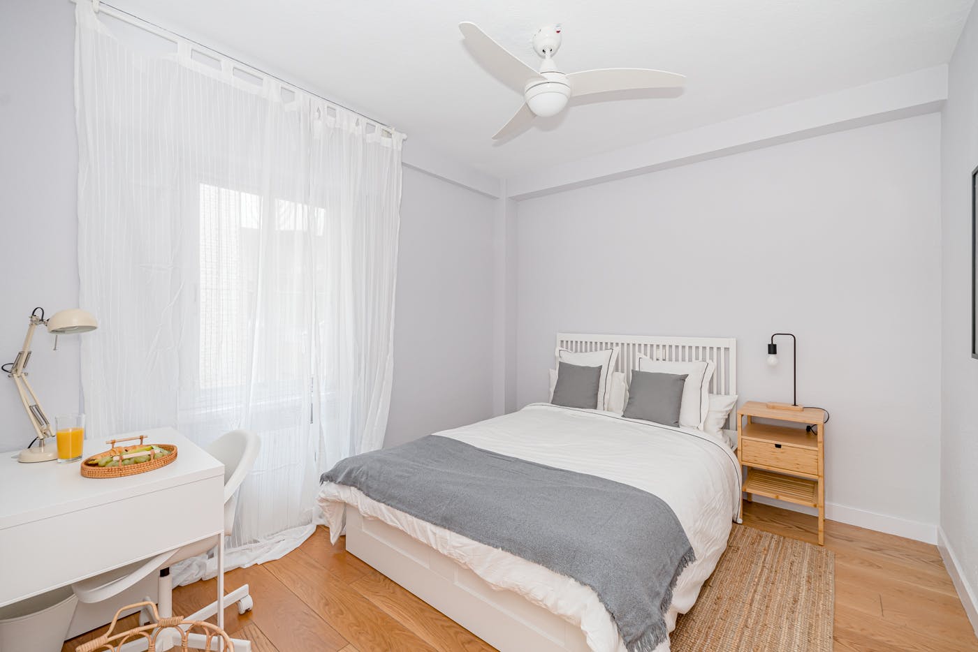 Private room for rent for €650 per month in Madrid, Calle Sírio