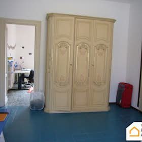 Shared room for rent for €610 per month in Turin, Via Salvatore Farina