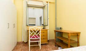 Private room for rent for €340 per month in Granada, Calle Acera del Darro
